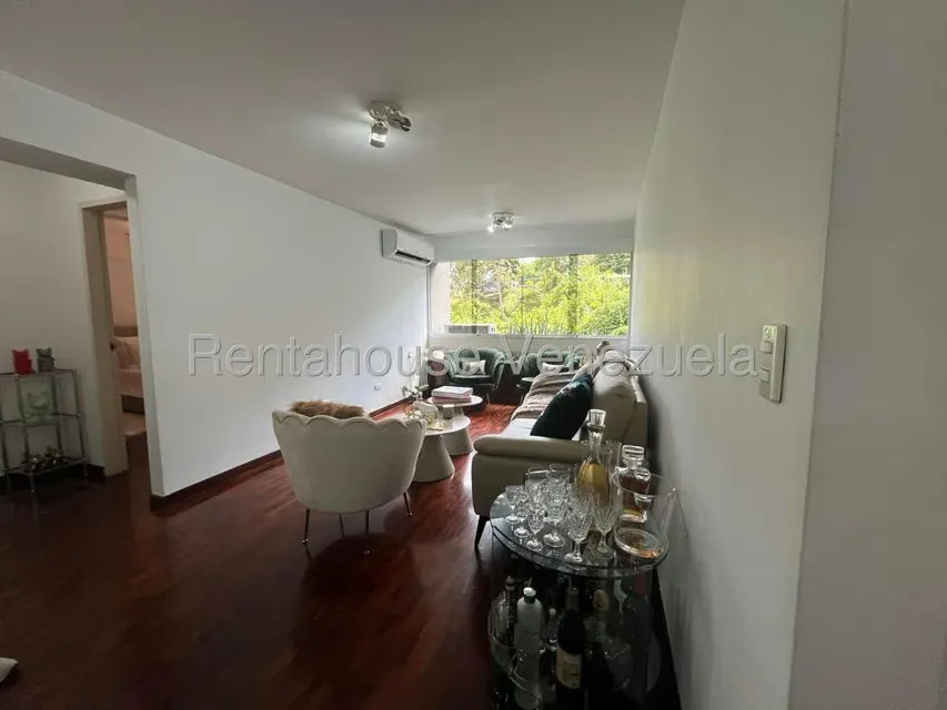 Apartamento (1 Nivel) en Venta en Prados del Este, Distrito Metropolitano - 2