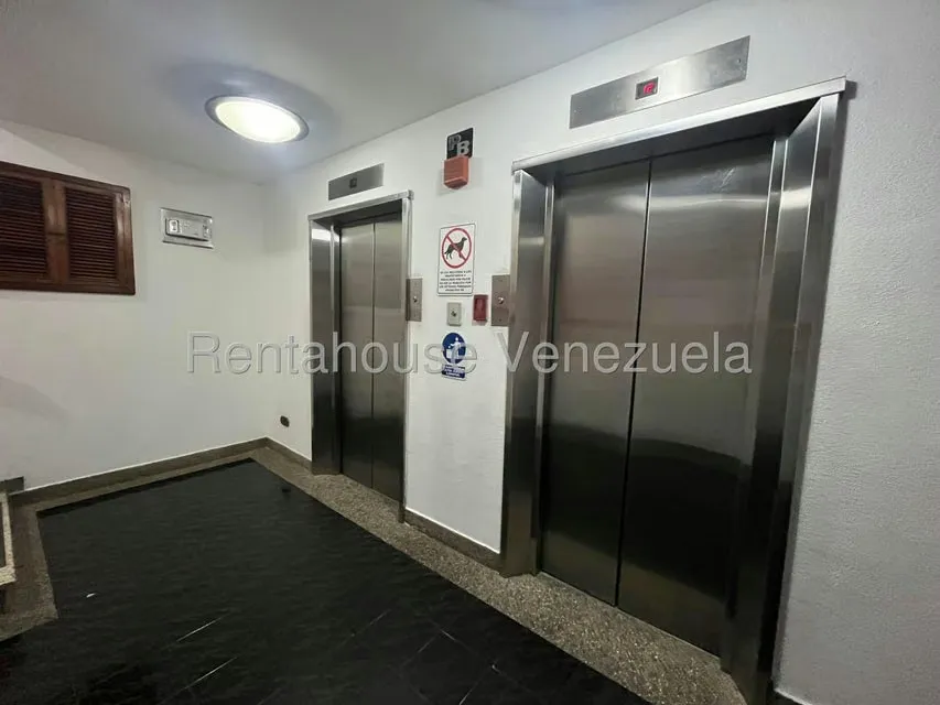 Apartamento (1 Nivel) en Venta en Prados del Este, Distrito Metropolitano - 19