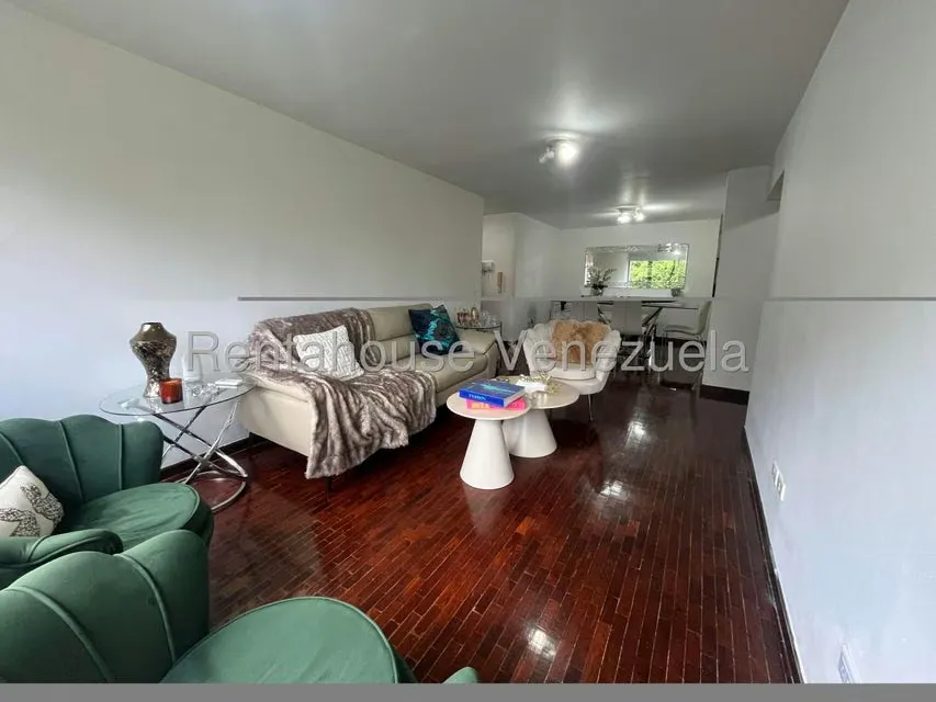 Apartamento (1 Nivel) en Venta en Prados del Este, Distrito Metropolitano - 3