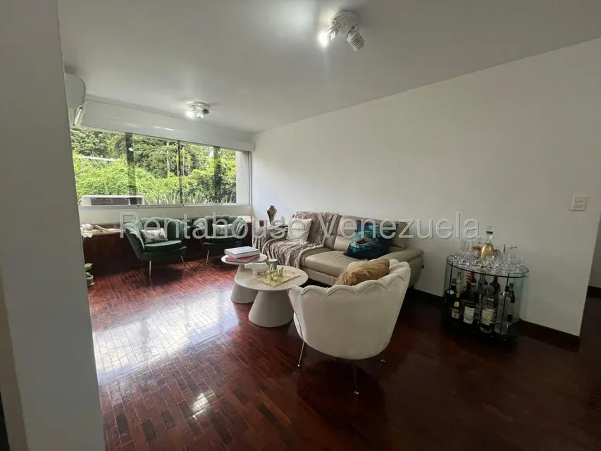 Apartamento (1 Nivel) en Venta en Prados del Este, Distrito Metropolitano - 4