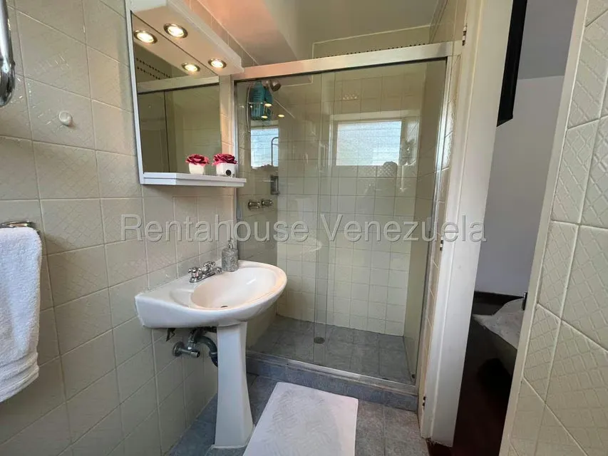 Apartamento (1 Nivel) en Venta en Prados del Este, Distrito Metropolitano - 10