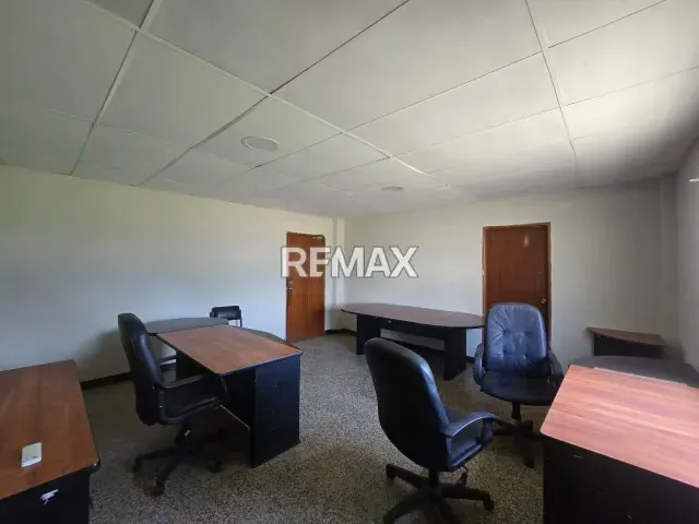 GALPON CON OFICINAS Y AMPLIO TERRENO EN VENTA EN PUNTA GORDA - 11
