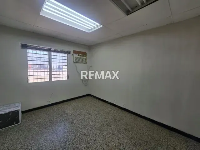 GALPON CON OFICINAS Y AMPLIO TERRENO EN VENTA EN PUNTA GORDA - 12