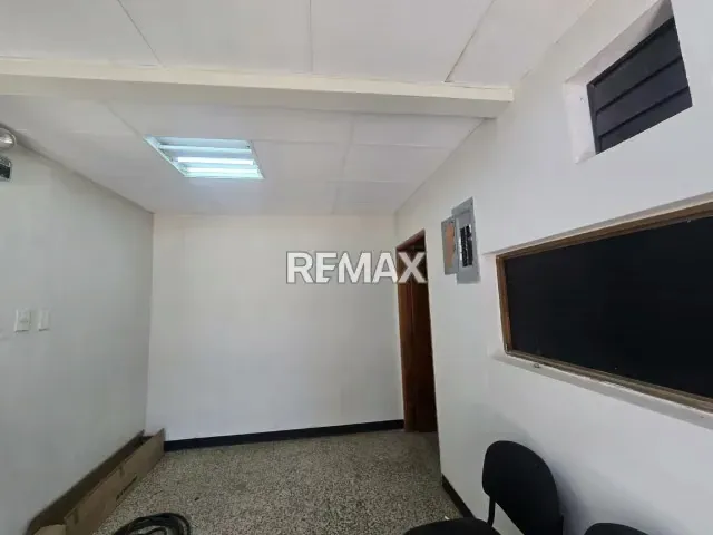 GALPON CON OFICINAS Y AMPLIO TERRENO EN VENTA EN PUNTA GORDA - 18