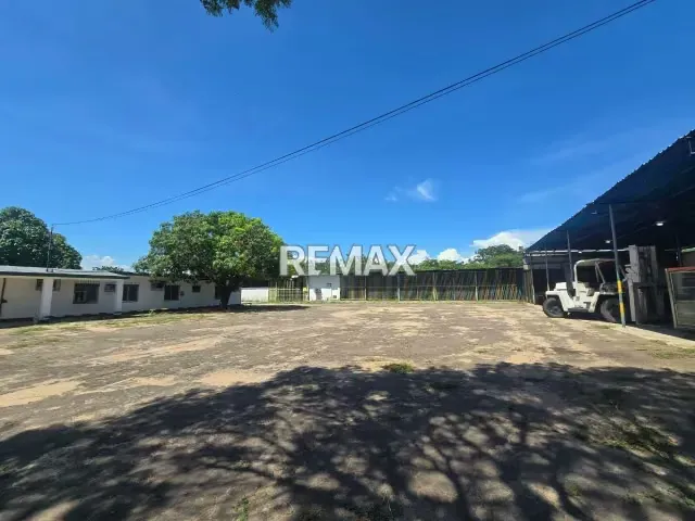 GALPON CON OFICINAS Y AMPLIO TERRENO EN VENTA EN PUNTA GORDA - 2