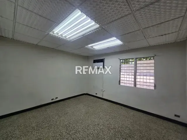 GALPON CON OFICINAS Y AMPLIO TERRENO EN VENTA EN PUNTA GORDA - 8