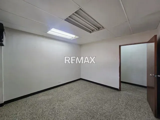 GALPON CON OFICINAS Y AMPLIO TERRENO EN VENTA EN PUNTA GORDA - 9