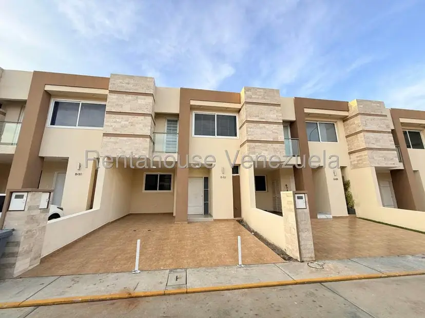 Casa (Duplex) en Venta en Villa Paris, Lara
