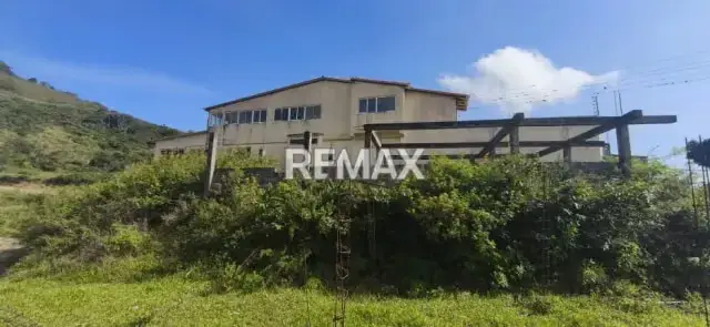 En venta terreno con avances de construcción. ​ Ubicación: El Llanito, vía Capacho.