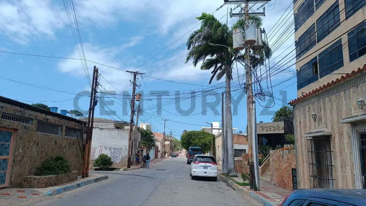 En venta casa a pocos pasos de la playa en Pampatar - 4