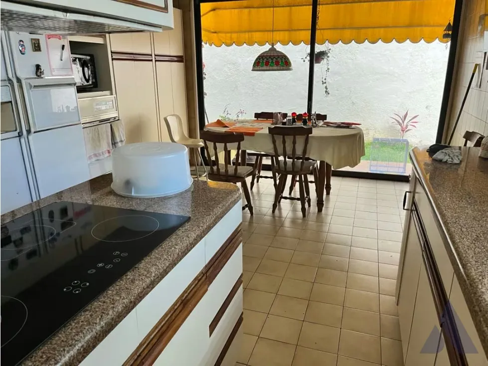 Se vende casa 450m2 Lomas de La Lagunita 9471 - 5