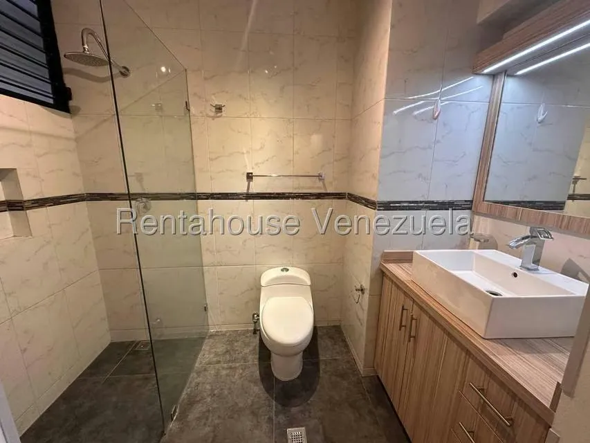 Apartamento (1 Nivel) en Alquiler en El Rosal, Distrito Metropolitano - 8
