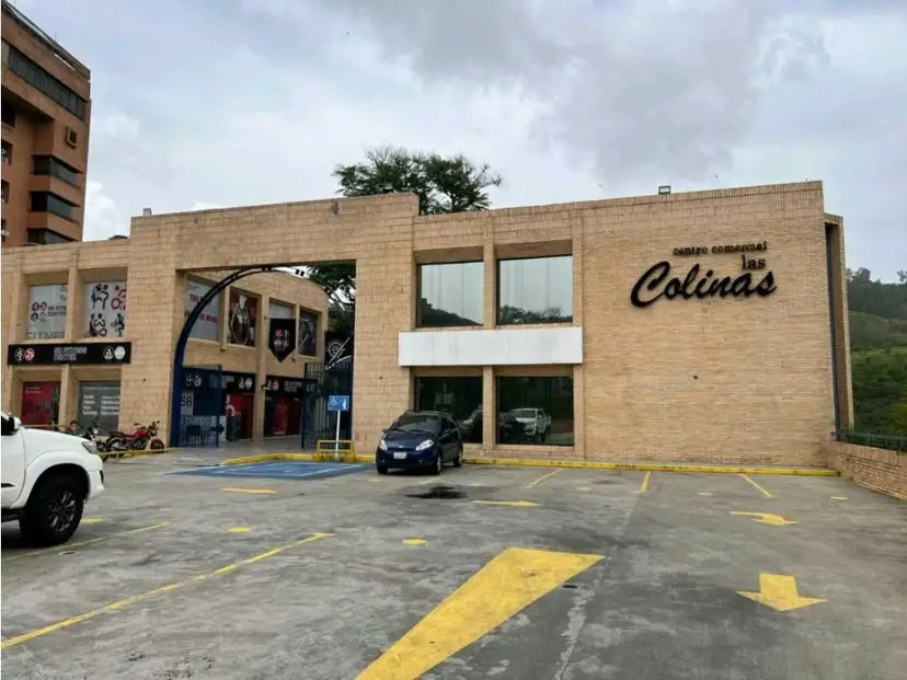 Se alquila local 34m2 Los Samanes 9858