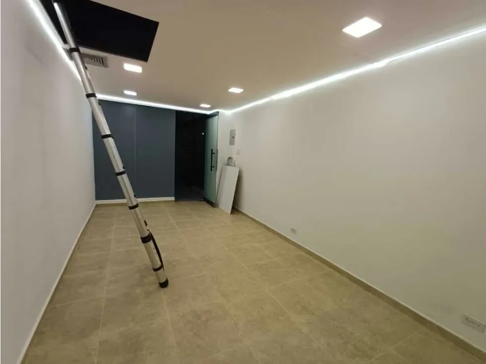Se alquila local 34m2 Los Samanes 9858 - 15