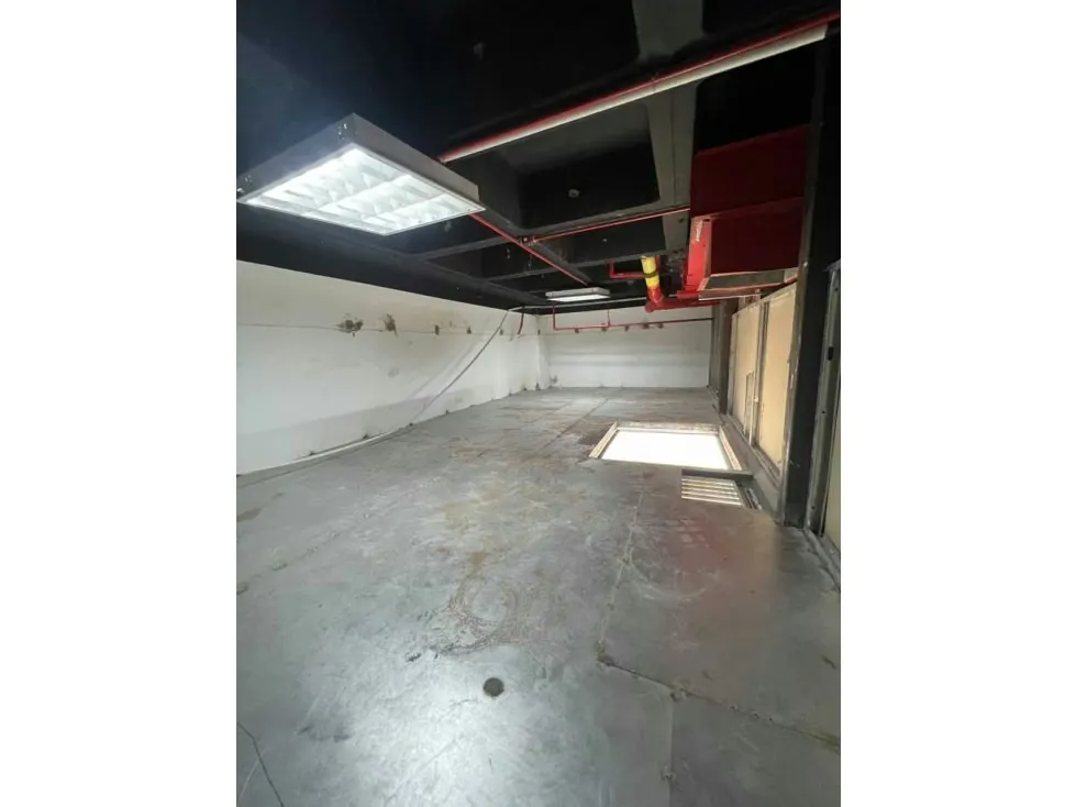 Se alquila local 34m2 Los Samanes 9858 - 22