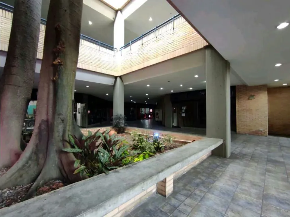 Se alquila local 34m2 Los Samanes 9858 - 5
