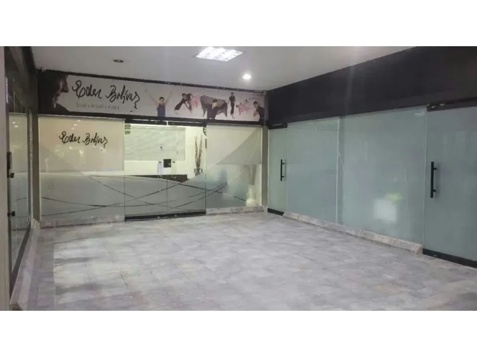 Se alquila local 34m2 Los Samanes 9858 - 8