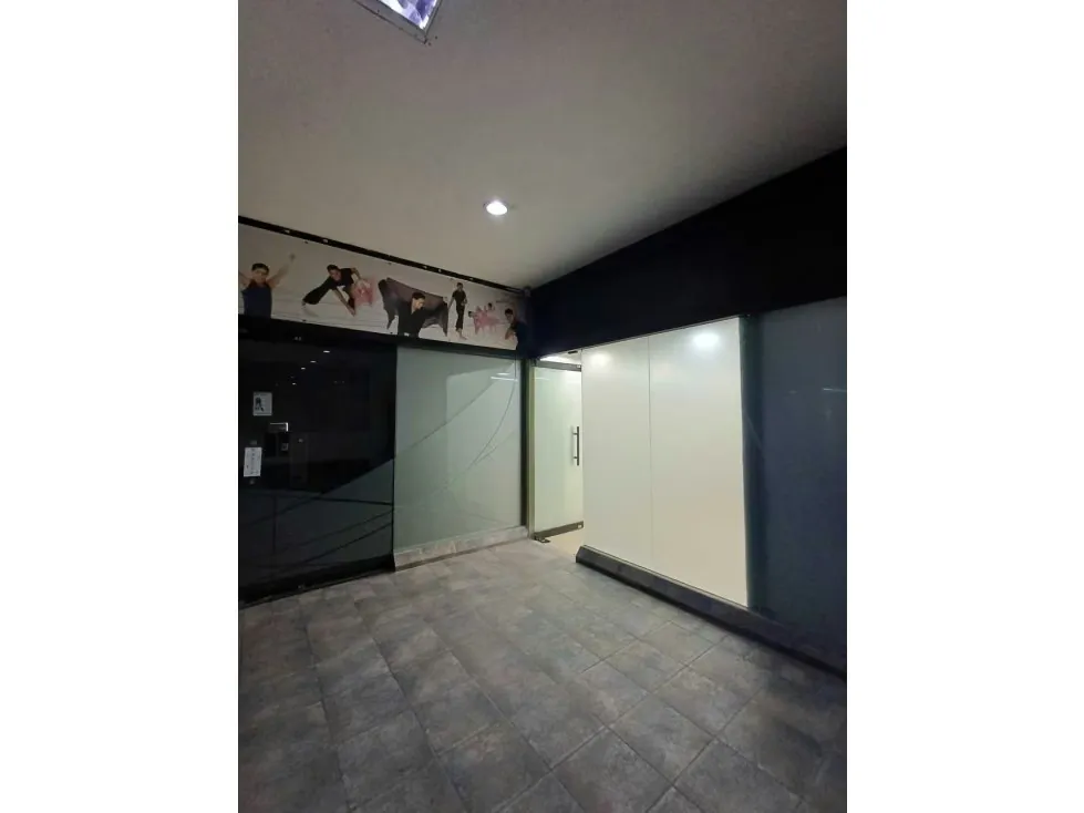 Se alquila local 34m2 Los Samanes 9858 - 10