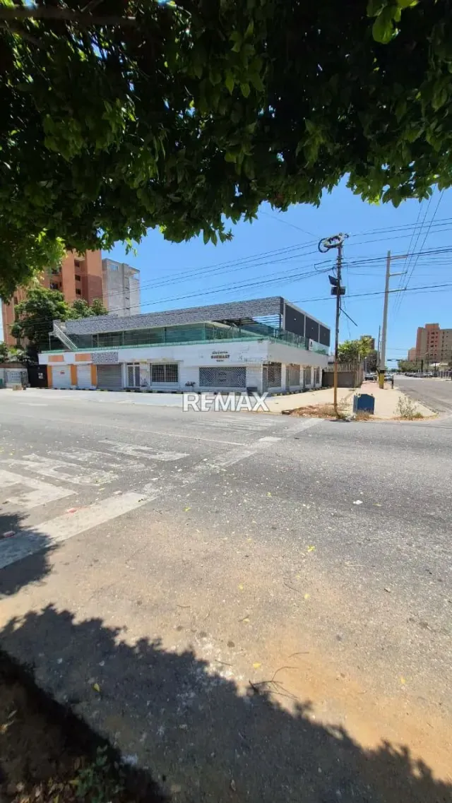 Se Alquila Centro Comercial NATHALY ESQUINA AV. 14A CON CALLE 71 - 7