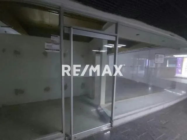 Local Comercial en Alquiler _ C.C. Macaracuay Plaza (C2 16)