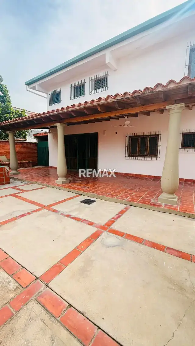 Alquiler Casa Comercial o Residencial en La Viña Calle Cerrada
