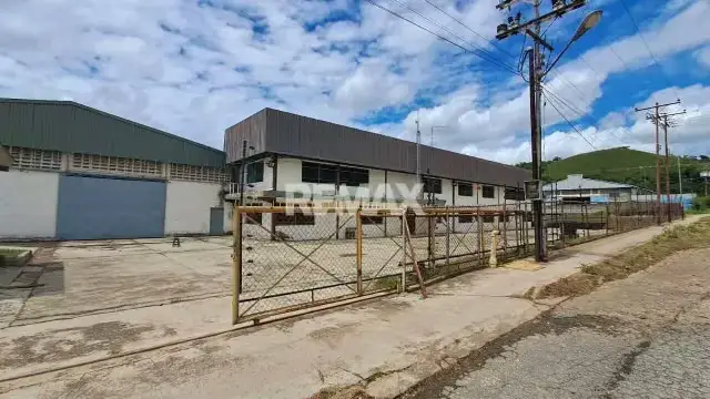 SE ALQUILA AMPLIO GALPÓN EN ZONA INDUSTRIAL LA GUACAMAYA, CARABOBO