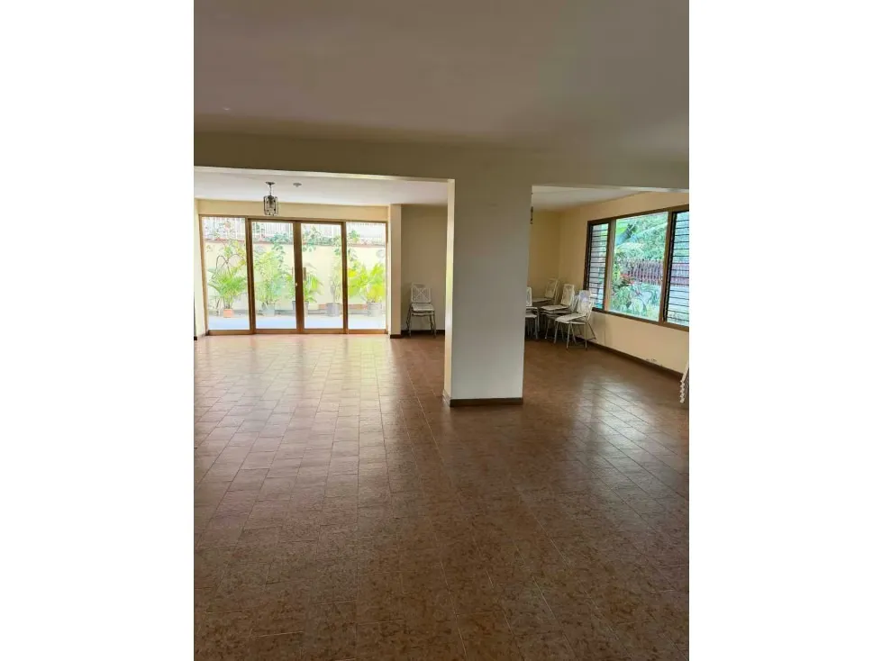 Vendo apartamento en calle cerrada 137m2 La Urbina 7042