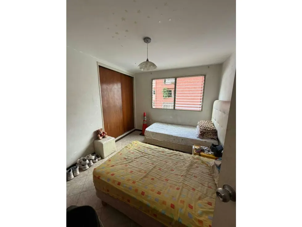 Vendo apartamento en calle cerrada 137m2 La Urbina 7042 - 9