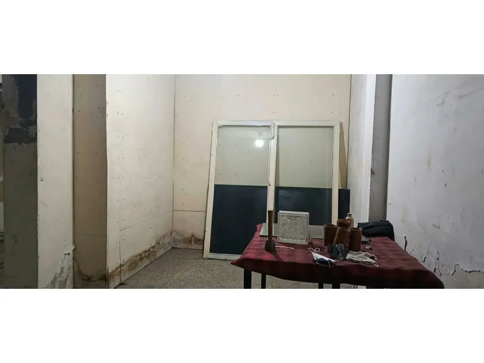 Alquilo local comercial 127m2 El Cementerio 1937 - 14