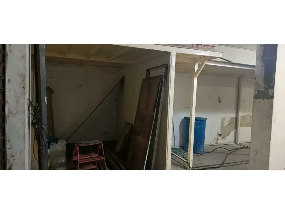 Alquilo local comercial 127m2 El Cementerio 1937 - 15