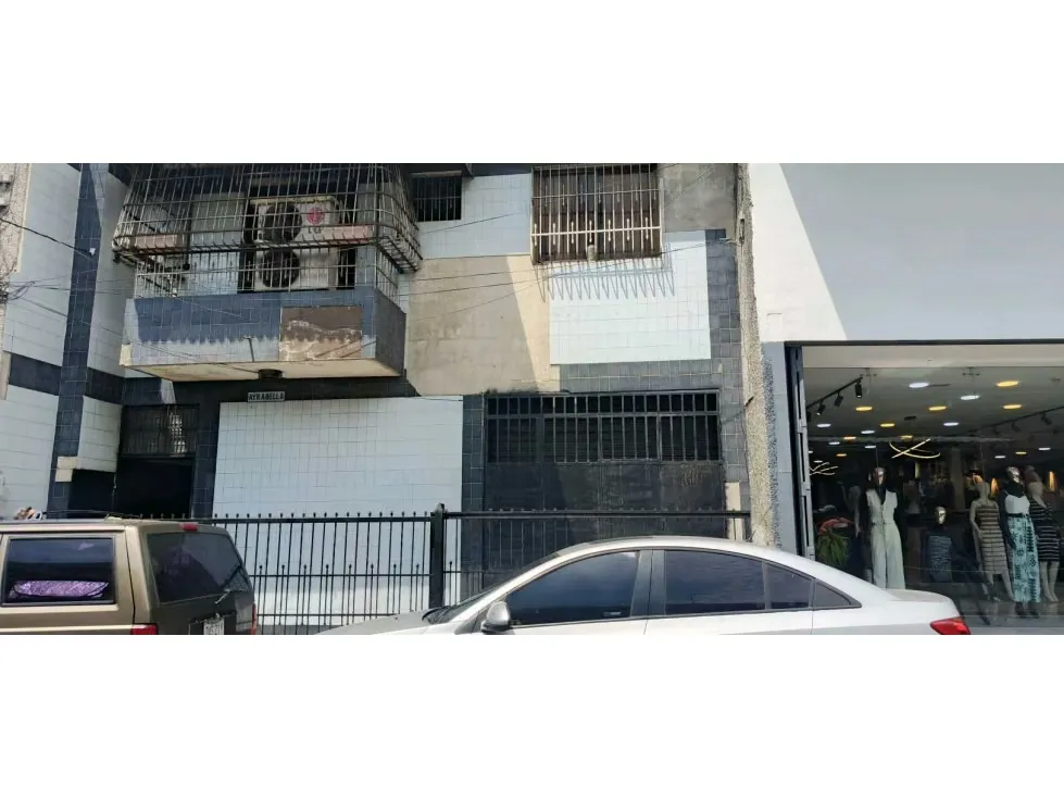 Alquilo local comercial 127m2 El Cementerio 1937 - 3