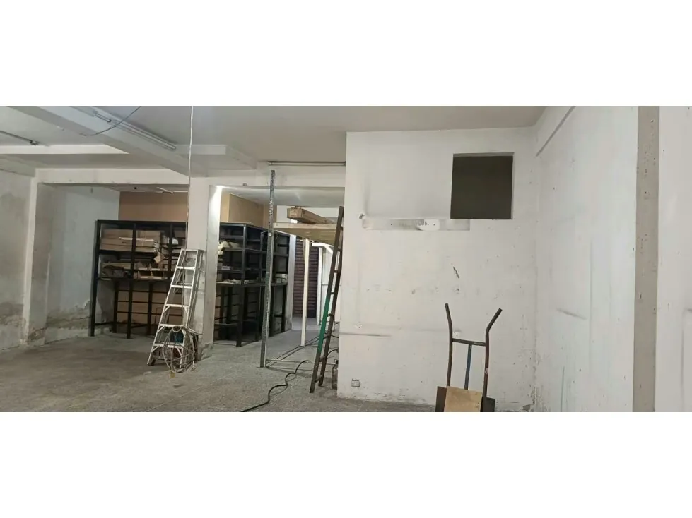 Alquilo local comercial 127m2 El Cementerio 1937 - 6