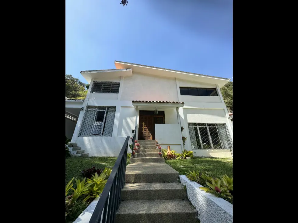 Se vende casa 646m2 Santa Marta 2056