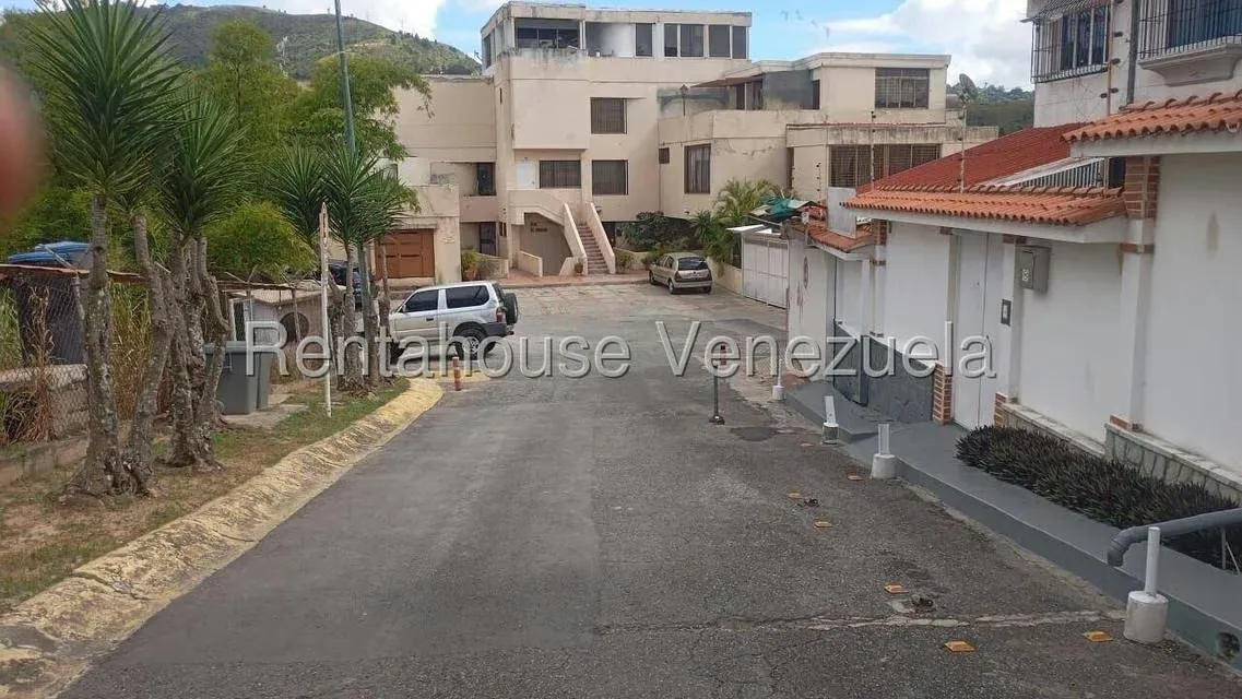 Apartamento (1 Nivel) en Alquiler en Lomas de La Trinidad, Distrito Metropolitano - 2