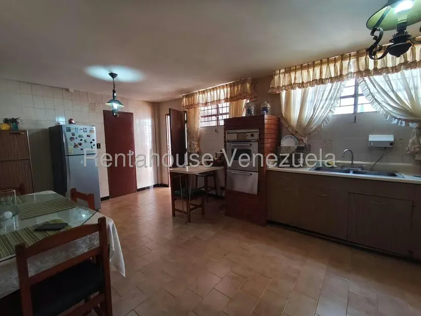 Casa (Multipes Niveles) en Venta en Prados del Este, Distrito Metropolitano - 13