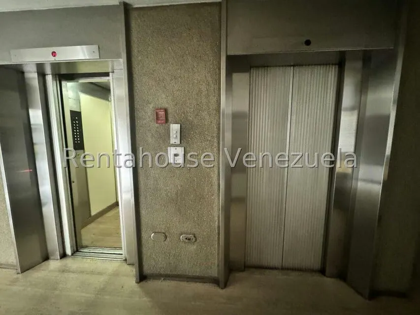Apartamento (1 Nivel) en Venta en Los Caobos, Distrito Metropolitano - 2