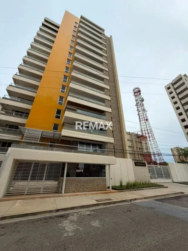 Apartamento en Venta Edif. Amarello Sector La Lago