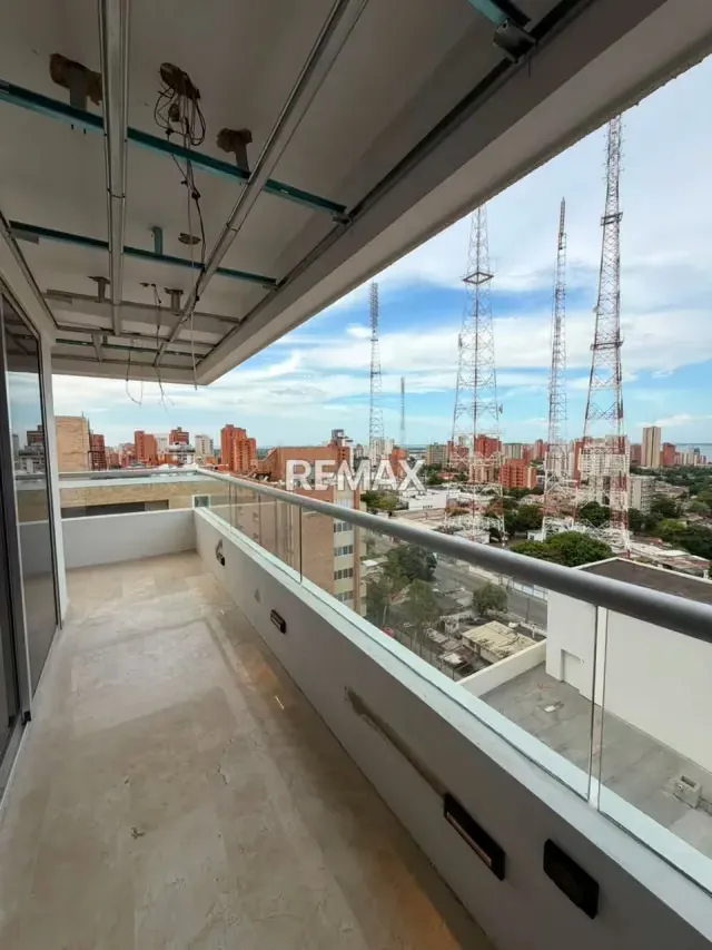 Apartamento en Venta Edif. Amarello Sector La Lago - 13