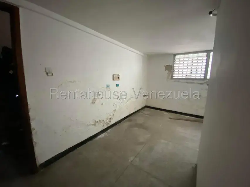 Casa (1 Nivel) en Venta en Prados del Este, Distrito Metropolitano - 28