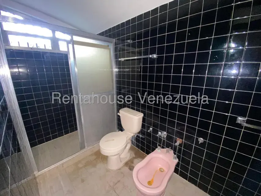 Casa (1 Nivel) en Venta en Prados del Este, Distrito Metropolitano - 72