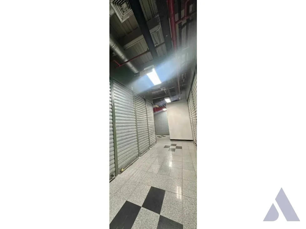 Se alquila local comercial 3m2 Merpoeste Chacao 0722