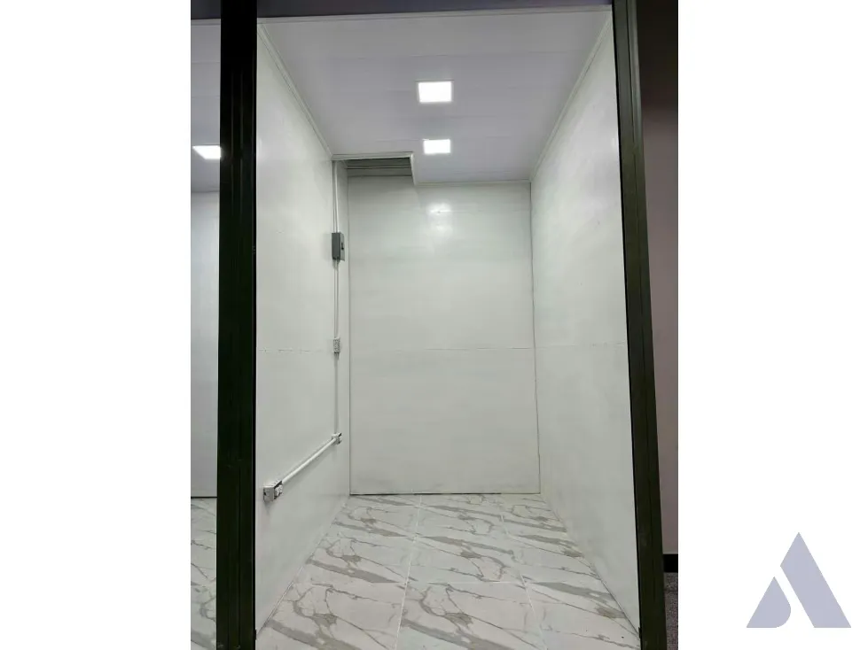 Se alquila local comercial 3m2 Merpoeste Chacao 0722 - 5