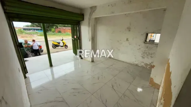 LOCAL COMERCIAL EN VENTA EN LOS GUAYOS AVENIDA PRINCIPAL EL ROBLE - 3