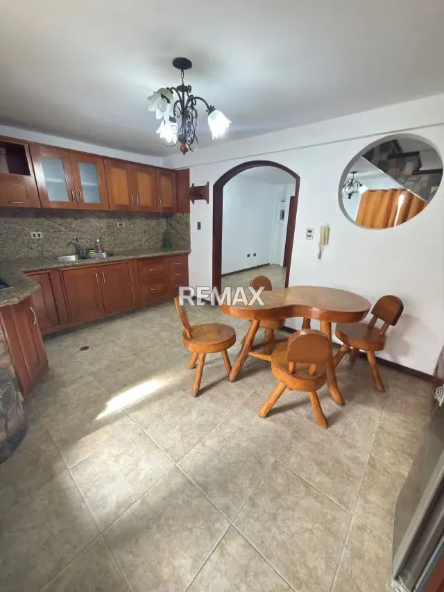 EN VENTA TOWNHOUSE AMOBLADO EN RES. VILLA FLORENCIA TAZAJAL - 4