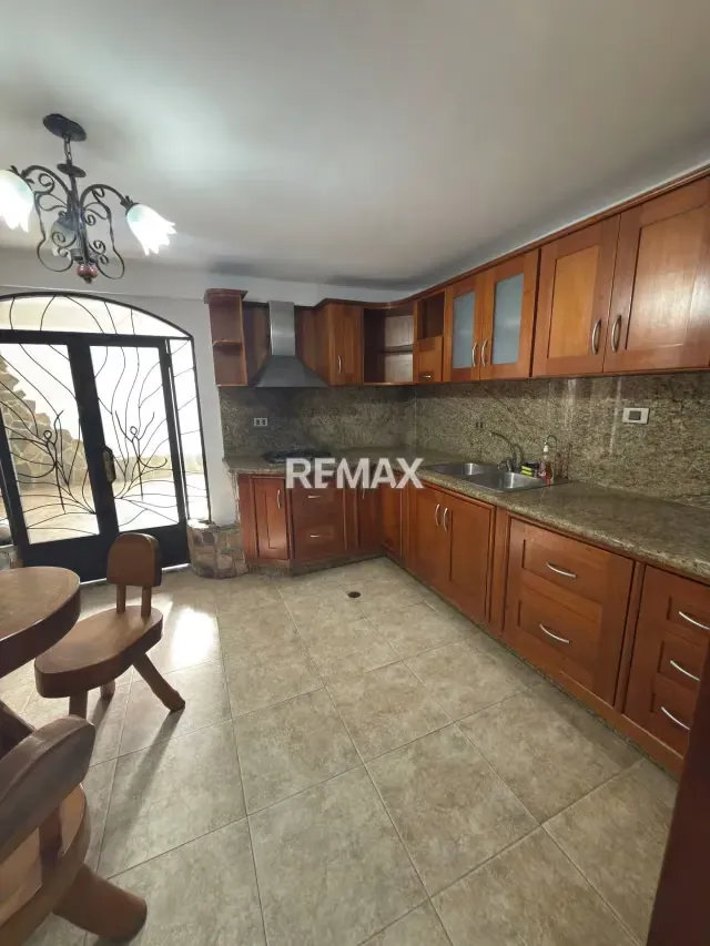 EN VENTA TOWNHOUSE AMOBLADO EN RES. VILLA FLORENCIA TAZAJAL - 5