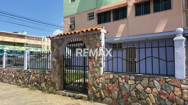 EN VENTA: APARTAMENTO EN PLANTA BAJA CON LOCAL COMERCIAL – LA ISABELICA - 2