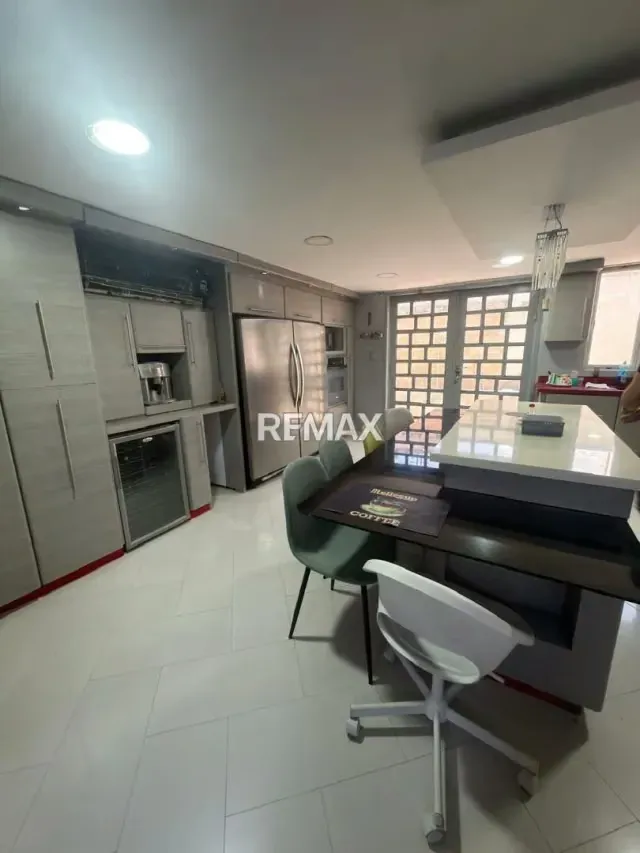 Se vende Townhouse en la Floresta Maracay - 4