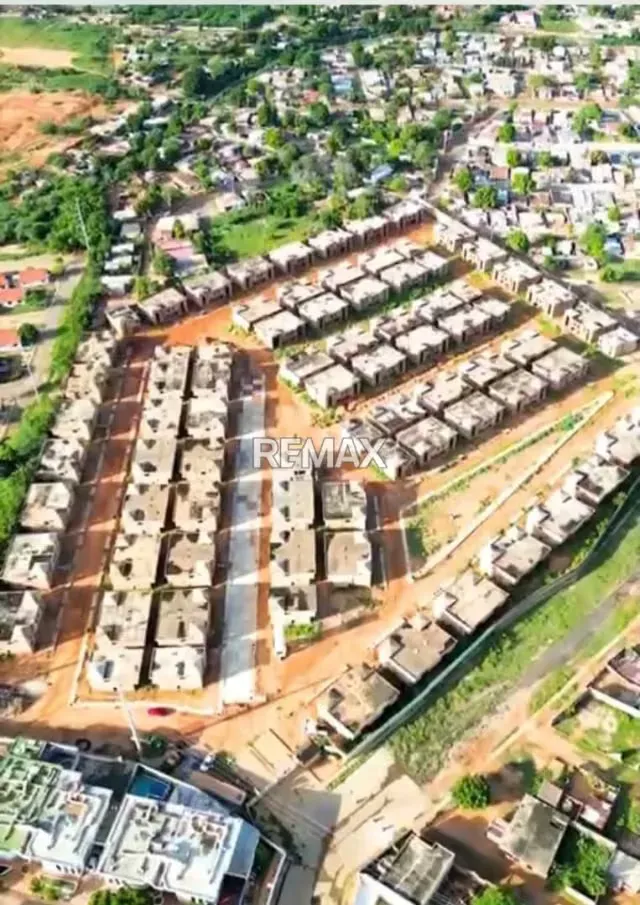 Se vende townHouse (semi gris), ubicado en Av. Fuerzas Armadas. Hato norte country club