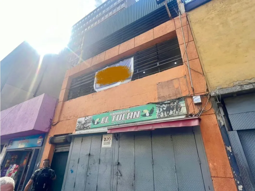 En Venta Planta Industrial Comercial en Av. Lecuna. Centro - Caracas.