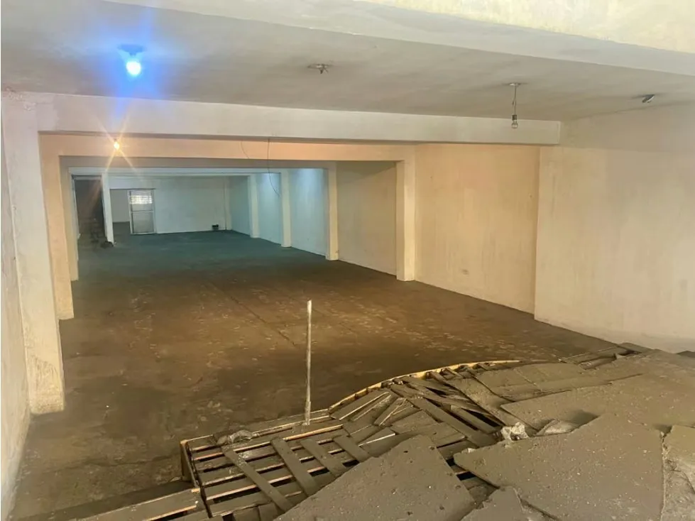 En Venta Planta Industrial Comercial en Av. Lecuna. Centro - Caracas. - 11